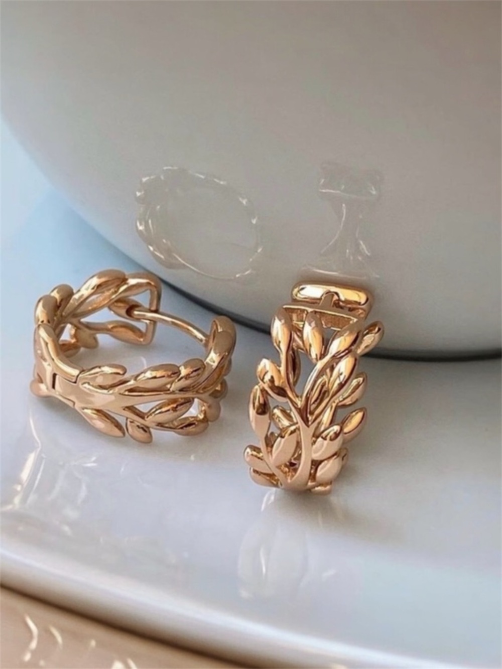18k Gold Plated Leaf Hoop Earrings Dainty Waterproof Jewelry - Picture 1 of 12